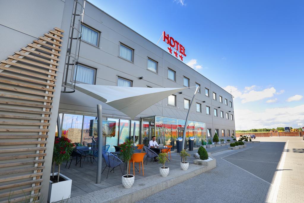 Hotel Porto Radomsko Exterior photo